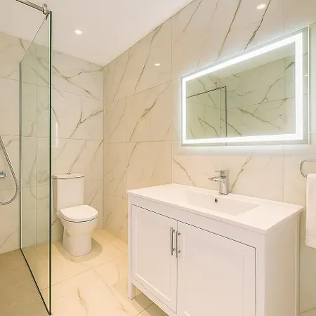 Hiddengems Residences 202 - The Lxr Penthouse - Pool & Steps * Пафос