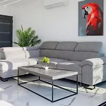 Hiddengems Residences 202 - The Lxr Penthouse - Pool & Steps