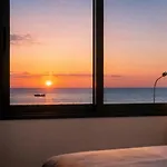 Hiddengems Residences 202 - The Lxr Penthouse - Pool & Steps Apartment