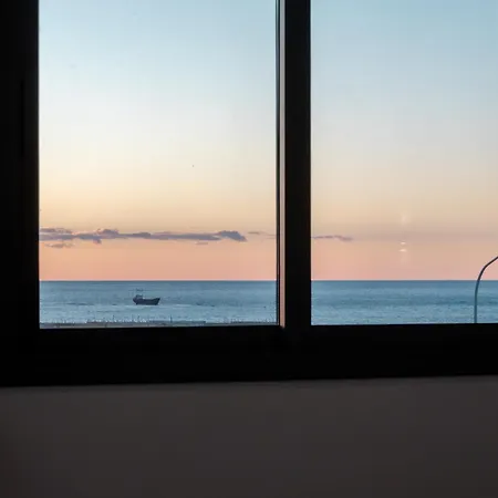 Hiddengems Residences 202 - The Lxr Penthouse - Pool & Steps דירה