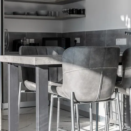 דירה Hiddengems Residences 202 - The Lxr Penthouse - Pool & Steps Paphos