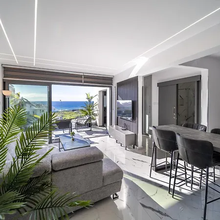 Hiddengems Residences 202 - The Lxr Penthouse - Pool & Steps