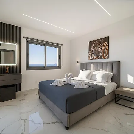 Hiddengems Residences 202 - The Lxr Penthouse - Pool & Steps דירה Paphos