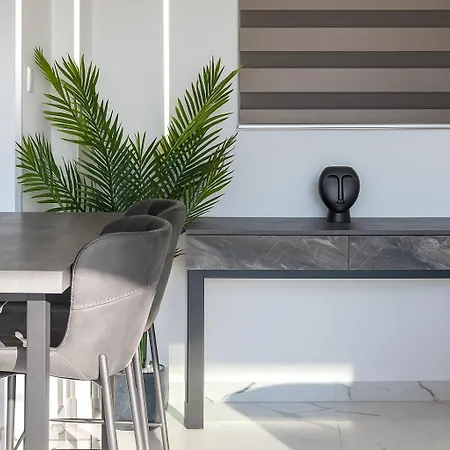 Hiddengems Residences 202 - The Lxr Penthouse - Pool & Steps * Πάφος