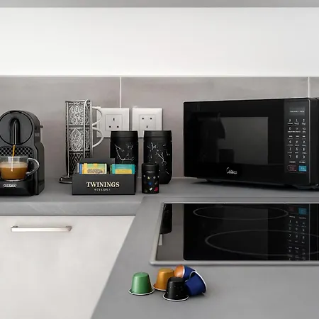 Διαμέρισμα Hiddengems Residences 202 - The Lxr Penthouse - Pool & Steps