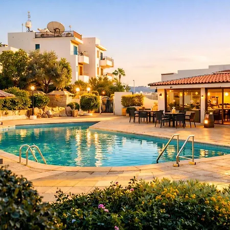 Hiddengems Residences 202 - The Lxr Penthouse - Pool & Steps Apartment Paphos