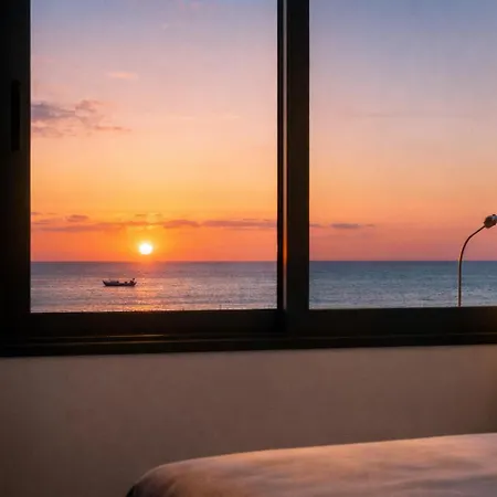 Hiddengems Residences 202 - The Lxr Penthouse - Pool & Steps Apartment