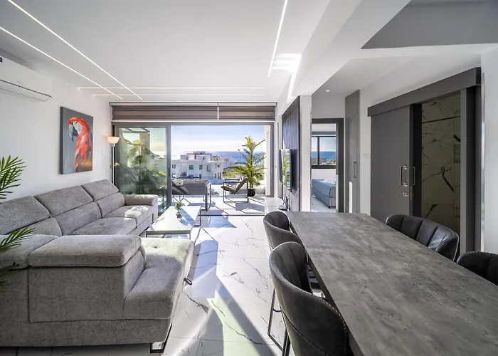 Hiddengems Residences 202 - The Lxr Penthouse - Pool & Steps