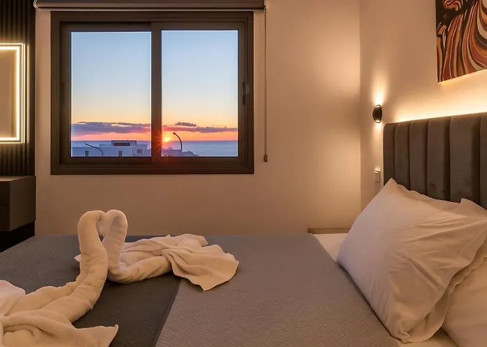 Hiddengems Residences 202 - The Lxr Penthouse - Pool & Steps