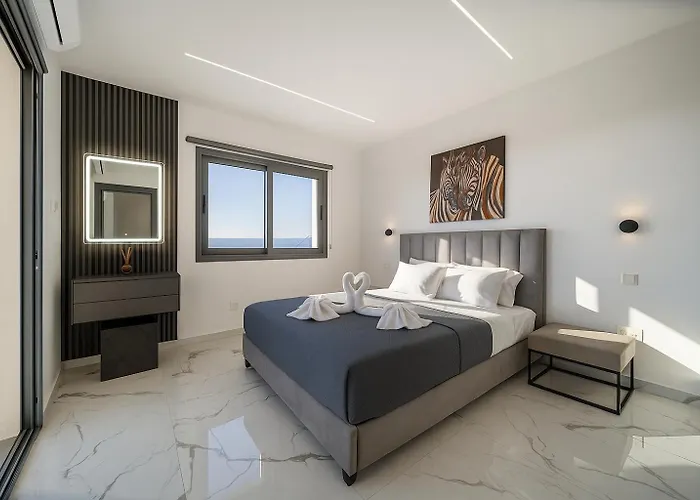 Hiddengems Residences 202 - The Lxr Penthouse - Pool & Steps Apartamento Paphos