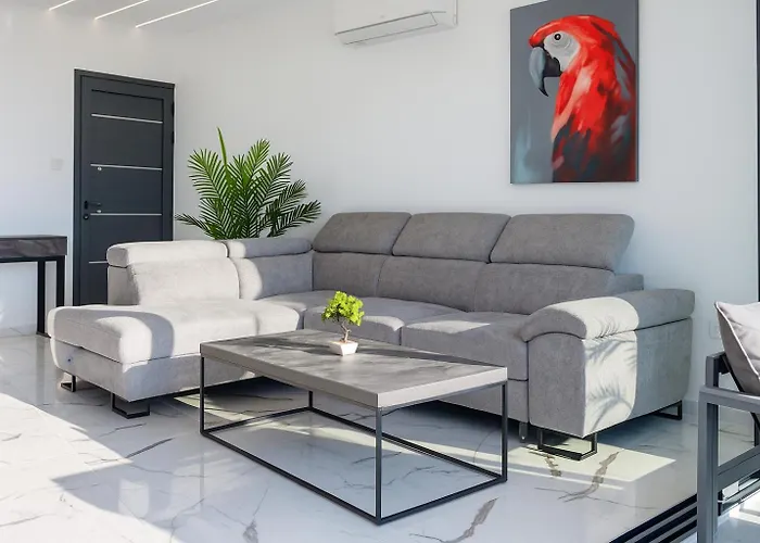 Hiddengems Residences 202 - The Lxr Penthouse - Pool & Steps