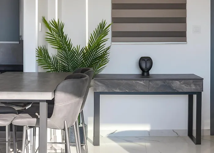 Hiddengems Residences 202 - The Lxr Penthouse - Pool & Steps * Paphos