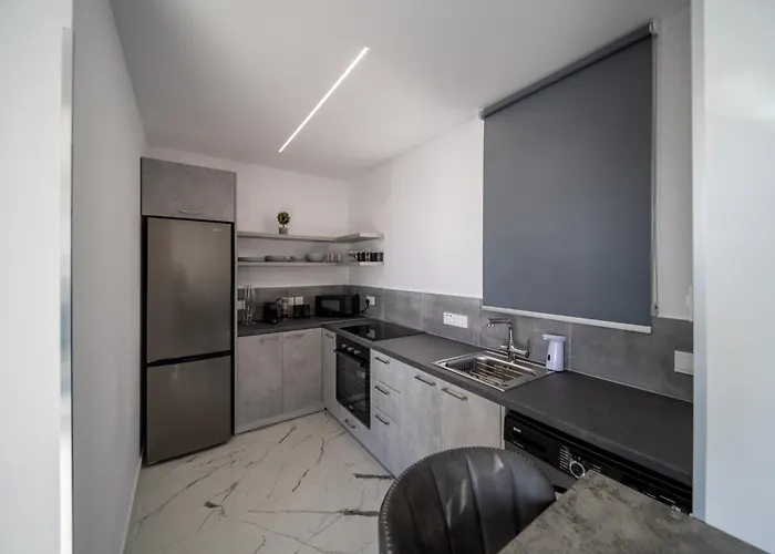 Hiddengems Residences 202 - The Lxr Penthouse - Pool & Steps *