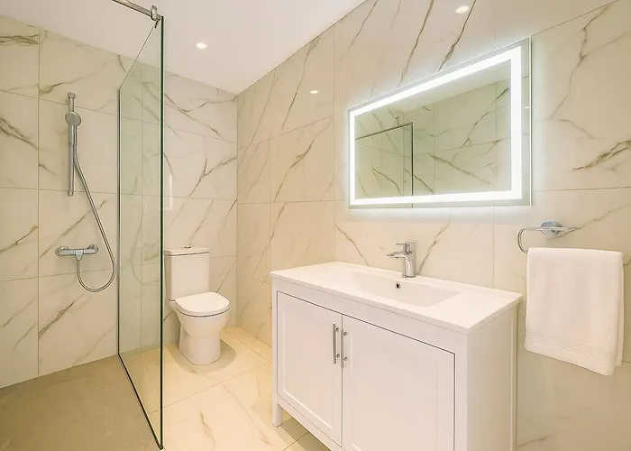 Hiddengems Residences 202 - The Lxr Penthouse - Pool & Steps * Paphos