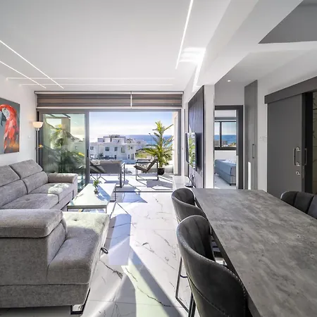 Hiddengems Residences 202 - The Lxr Penthouse - Pool & Steps