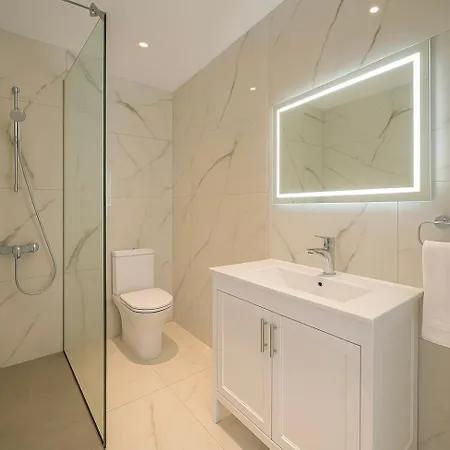 Hiddengems Residences 202 - The Lxr Penthouse - Pool & Steps Pafos