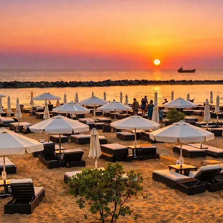 Apartamento Hiddengems Residences 202 - The Lxr Penthouse - Pool & Steps