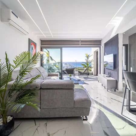 Hiddengems Residences 202 - The Lxr Penthouse - Pool & Steps شقة بافوس
