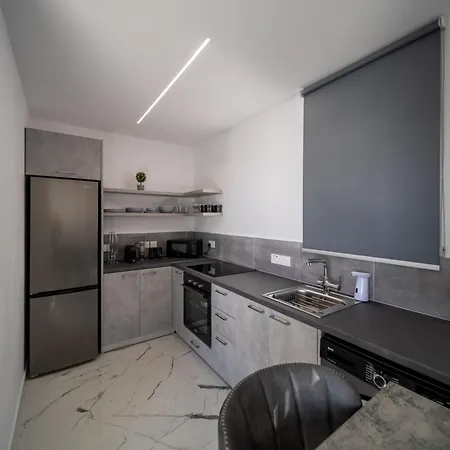 Hiddengems Residences 202 - The Lxr Penthouse - Pool & Steps *