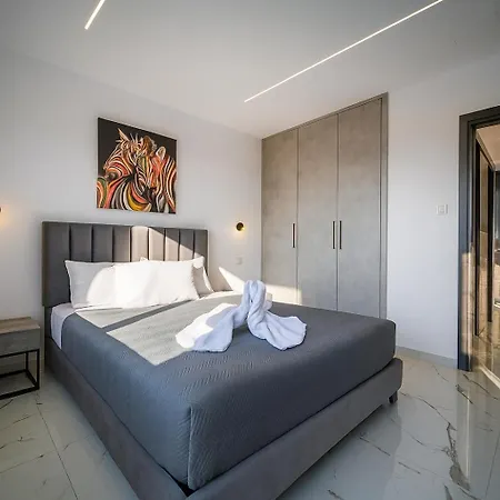 Hiddengems Residences 202 - The Lxr Penthouse - Pool & Steps Apartman